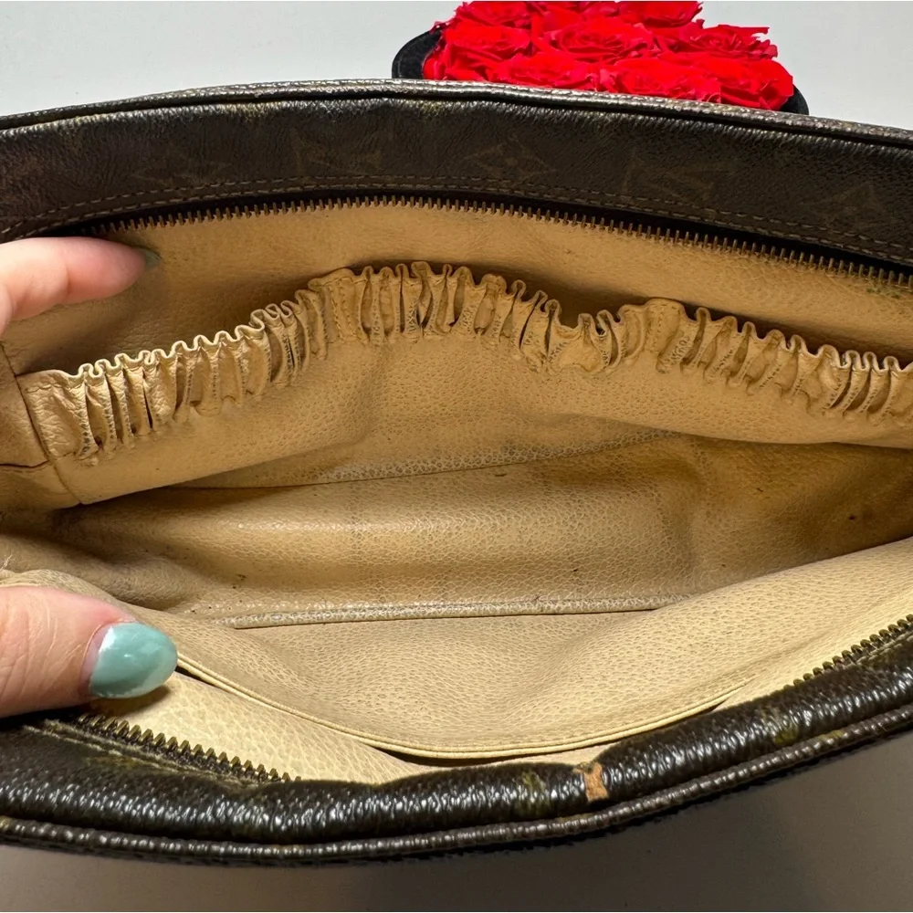 SOLF Louis Vuitton Trousse 28 Monogram Toiletry Pouch